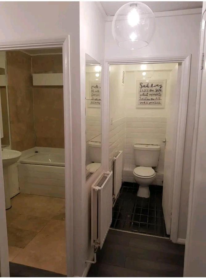 伦敦R1 Superking Sized Bed & 65" Tv On The Wall In Clapham公寓 外观 照片