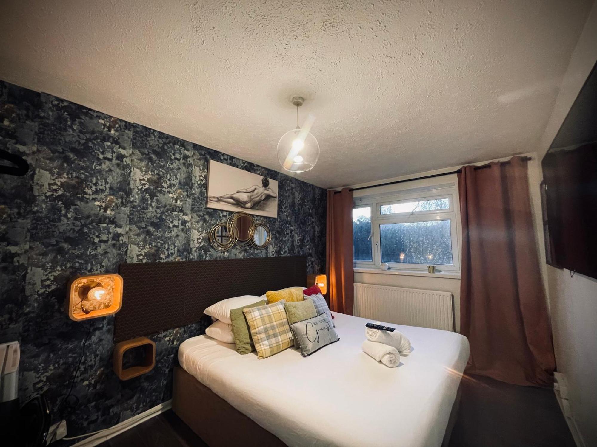 伦敦R1 Superking Sized Bed & 65" Tv On The Wall In Clapham公寓 外观 照片