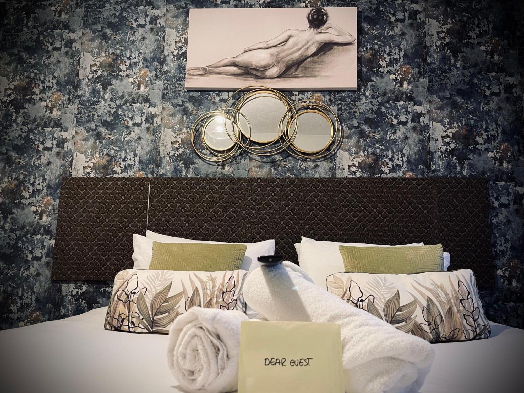 伦敦R1 Superking Sized Bed & 65" Tv On The Wall In Clapham公寓 外观 照片