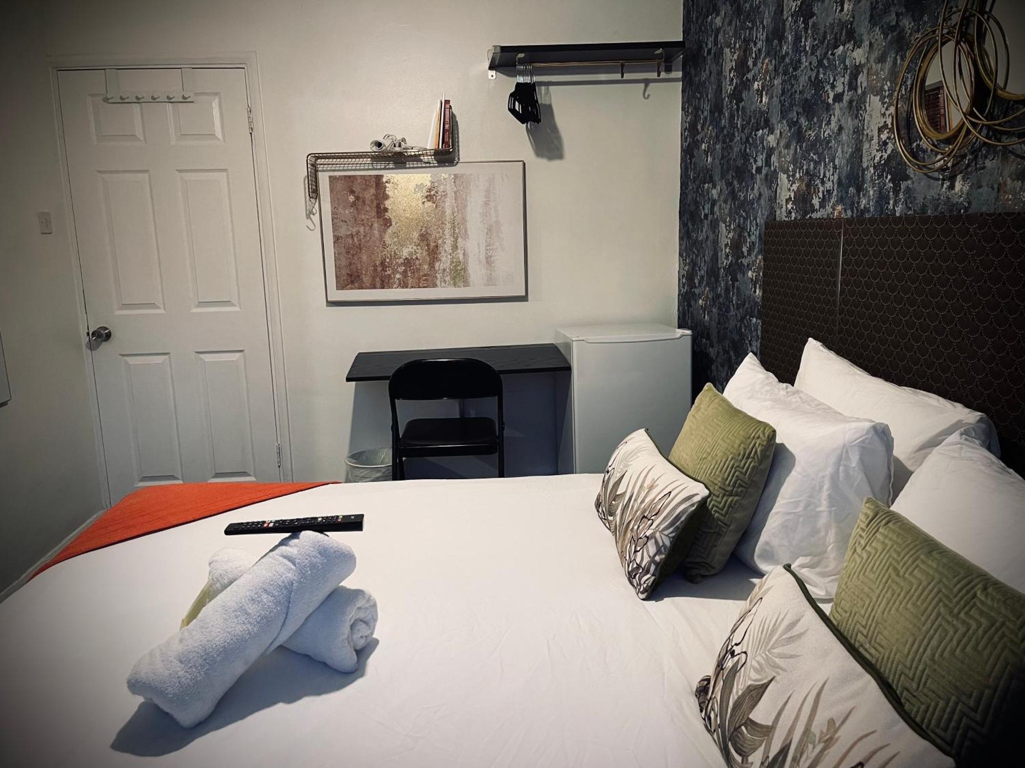 伦敦R1 Superking Sized Bed & 65" Tv On The Wall In Clapham公寓 外观 照片