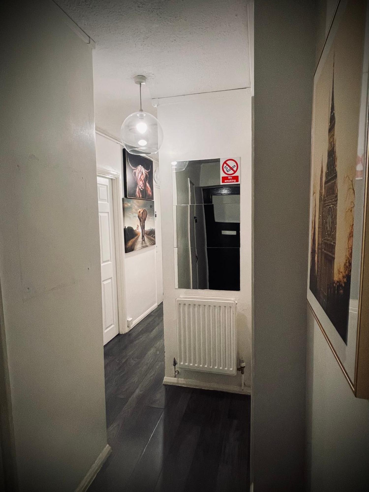 伦敦R1 Superking Sized Bed & 65" Tv On The Wall In Clapham公寓 外观 照片