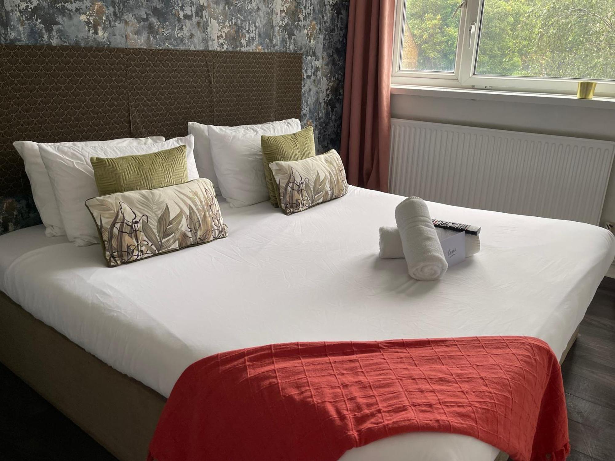 伦敦R1 Superking Sized Bed & 65" Tv On The Wall In Clapham公寓 外观 照片